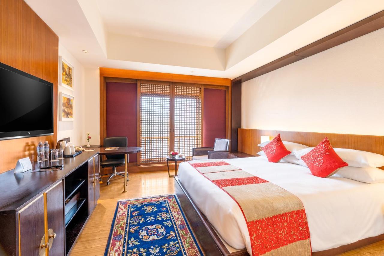 The Soaltee Kathmandu Hotell Exteriör bild