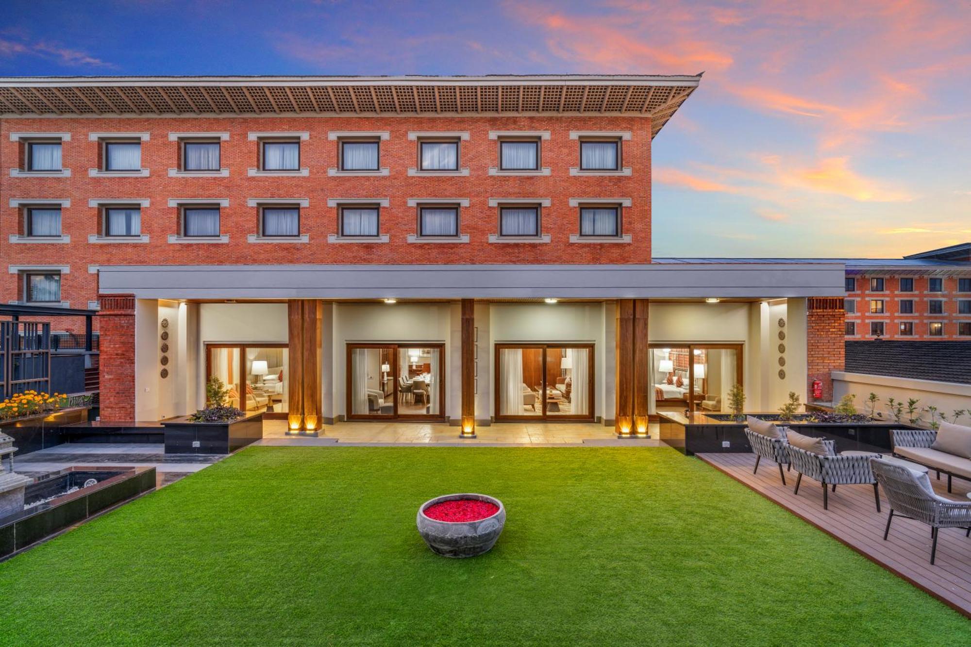 The Soaltee Kathmandu Hotell Exteriör bild