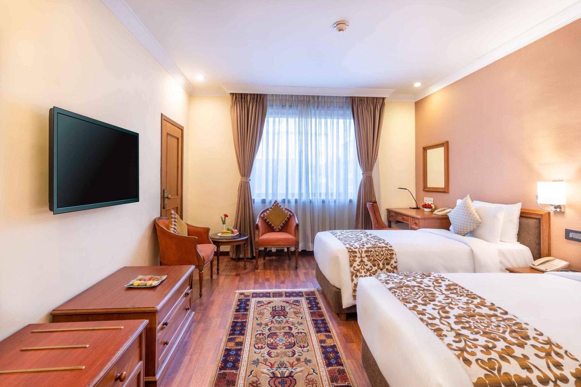 The Soaltee Kathmandu Hotell Exteriör bild